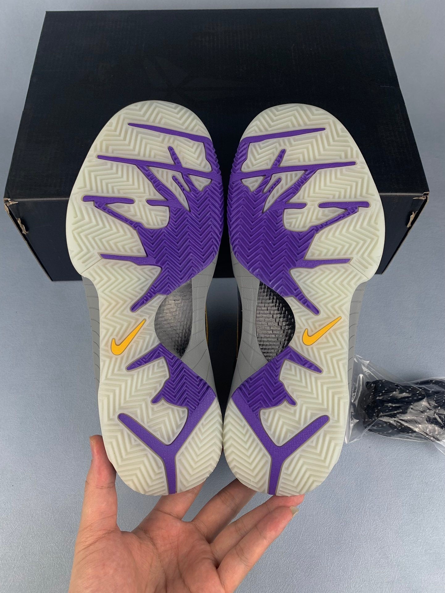 NIKE ZK4 Zoom Kobe 4 Basketball Shoes