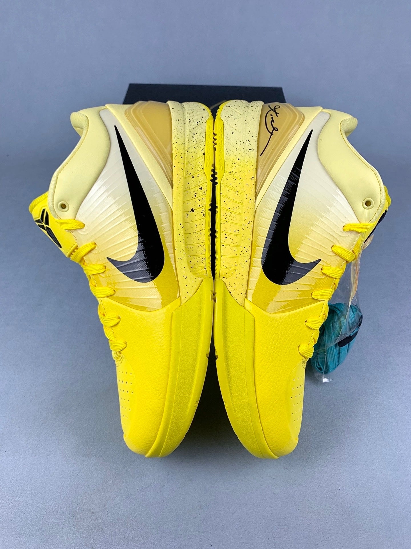 NIKE ZK4 Zoom Kobe 4 Basketball Shoes