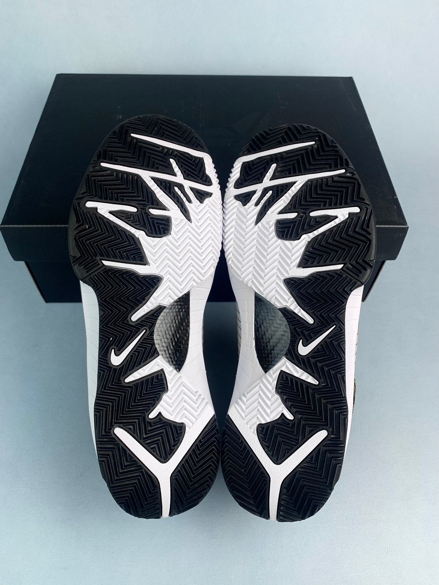 NIKE ZK4 Zoom Kobe 4 Basketball Shoes