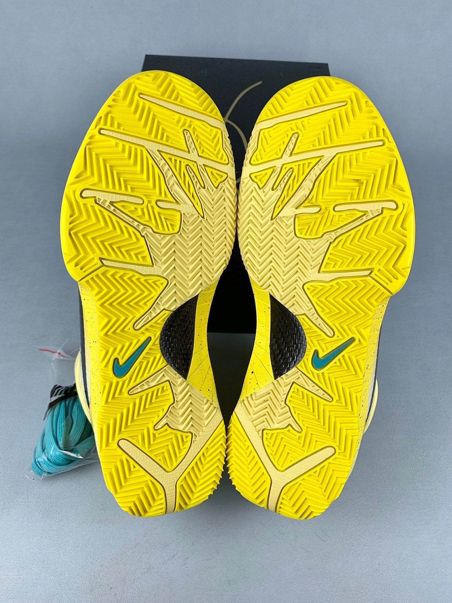 NIKE ZK4 Zoom Kobe 4 Basketball Shoes